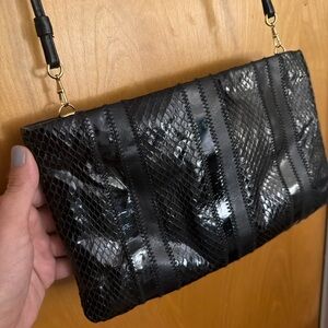 Clemente Elegant Black Snakeskin Crossbody Bag